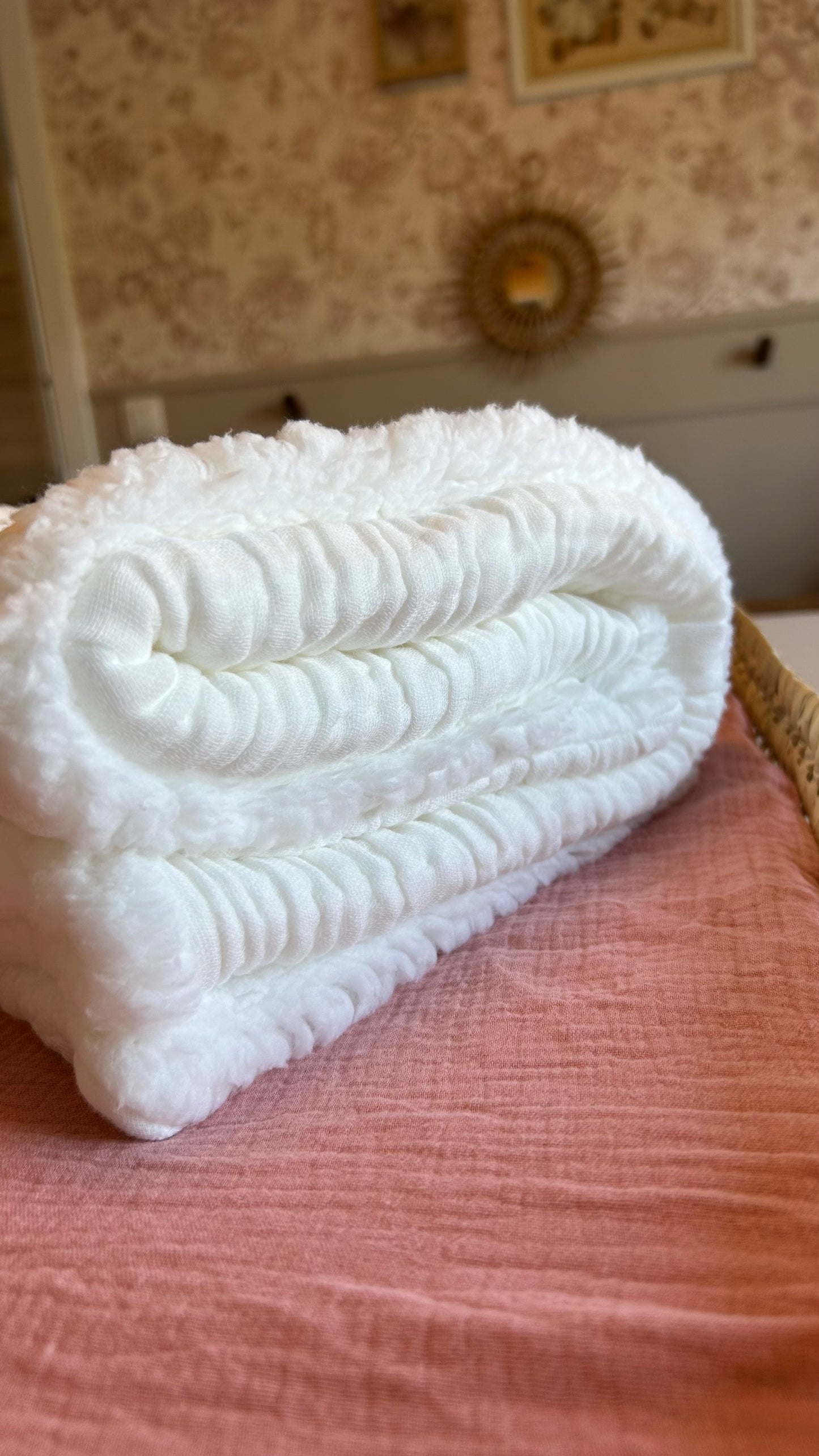 Plaid en gaze de coton initiale fleurie