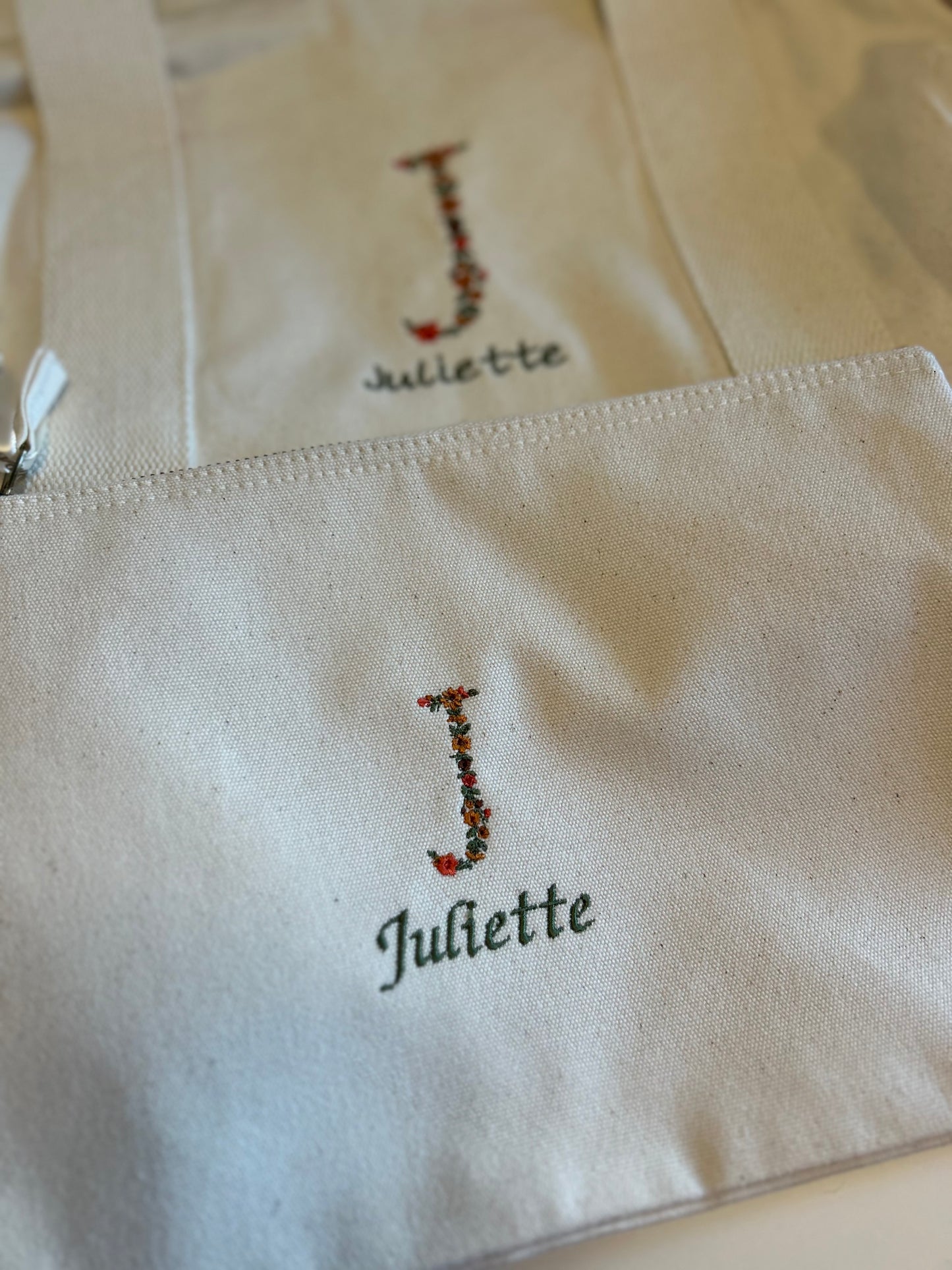 Pochette en coton initiale fleurie