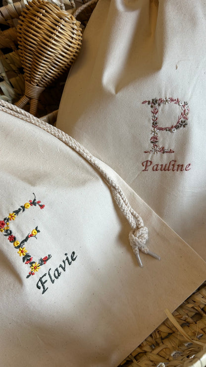 Pochon moyen initiale fleurie