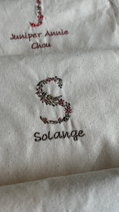 Pochon moyen initiale fleurie