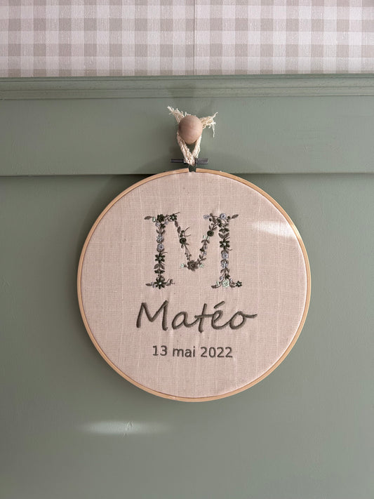 Tambourin décoratif initiale fleurie