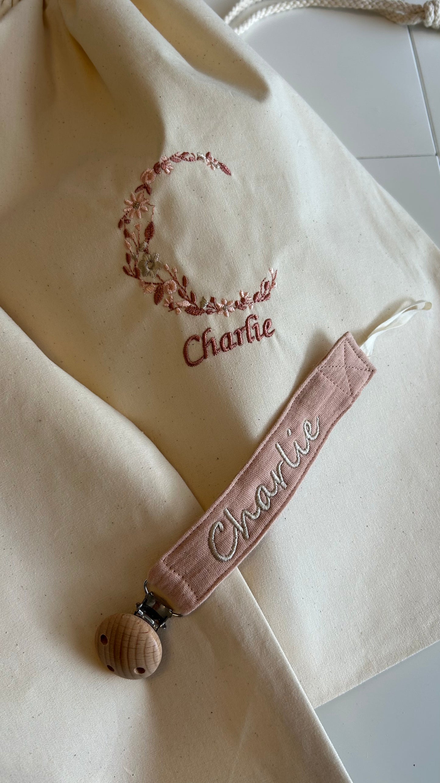 Grand pochon initiale fleurie