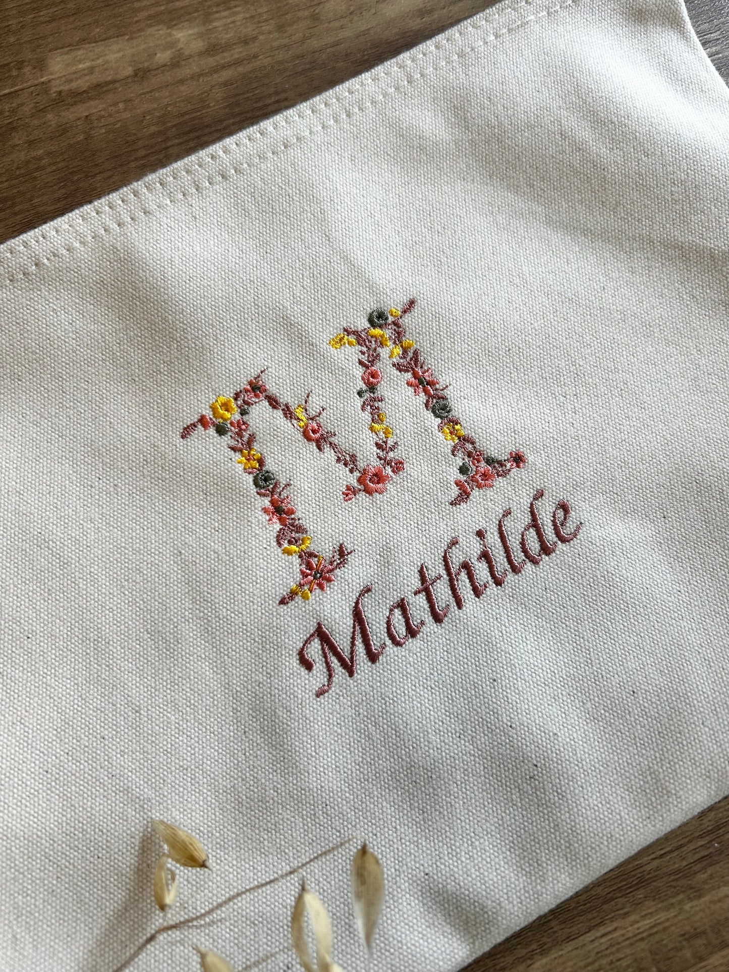Pochette en coton initiale fleurie