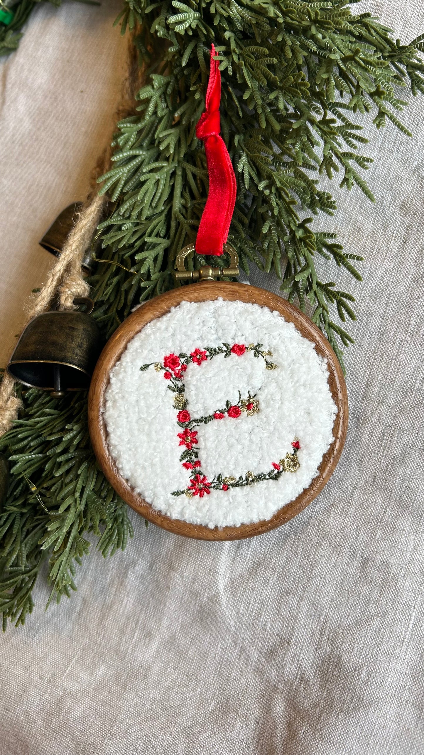 Tambourin de Noël Initiale fleurie 8cm