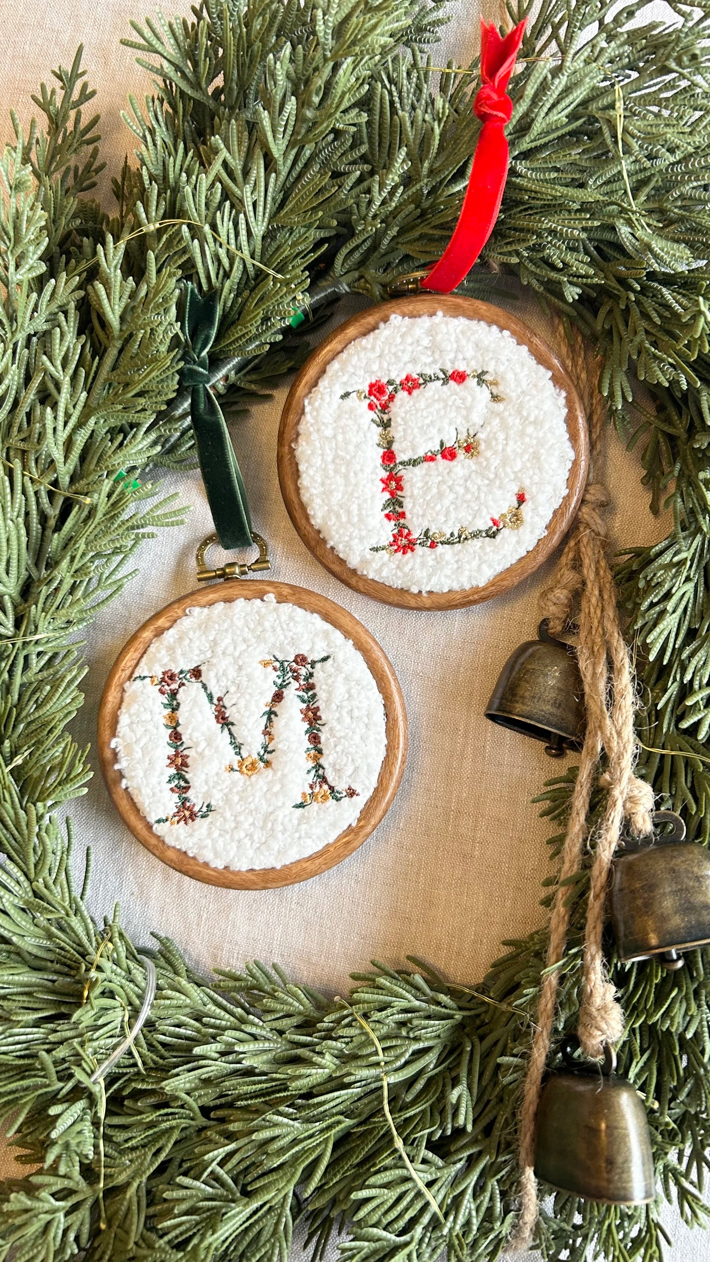 Tambourin de Noël Initiale fleurie 8cm