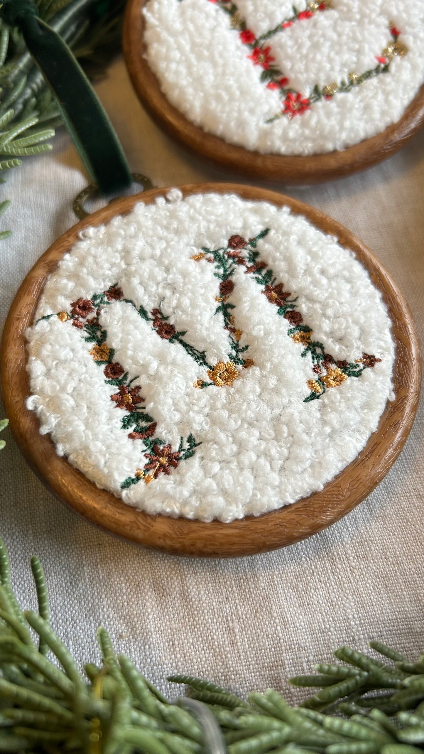 Tambourin de Noël Initiale fleurie 8cm