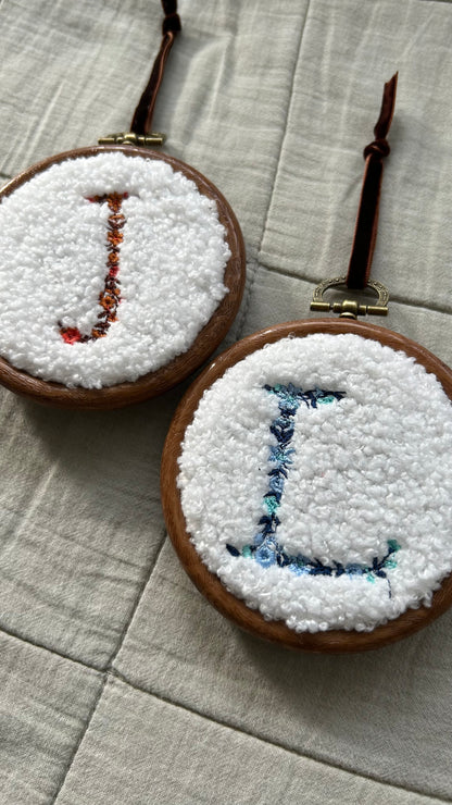 Tambourin de Noël Initiale fleurie 8cm