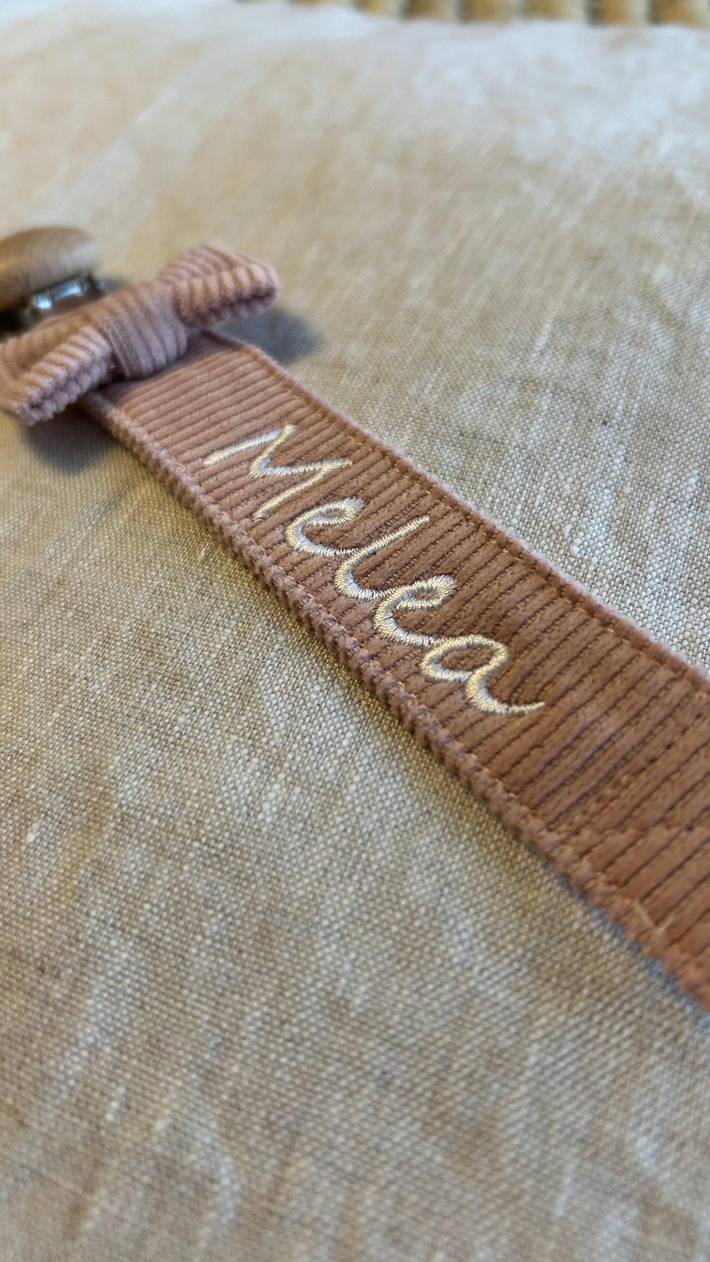 Attache tétine en velours
